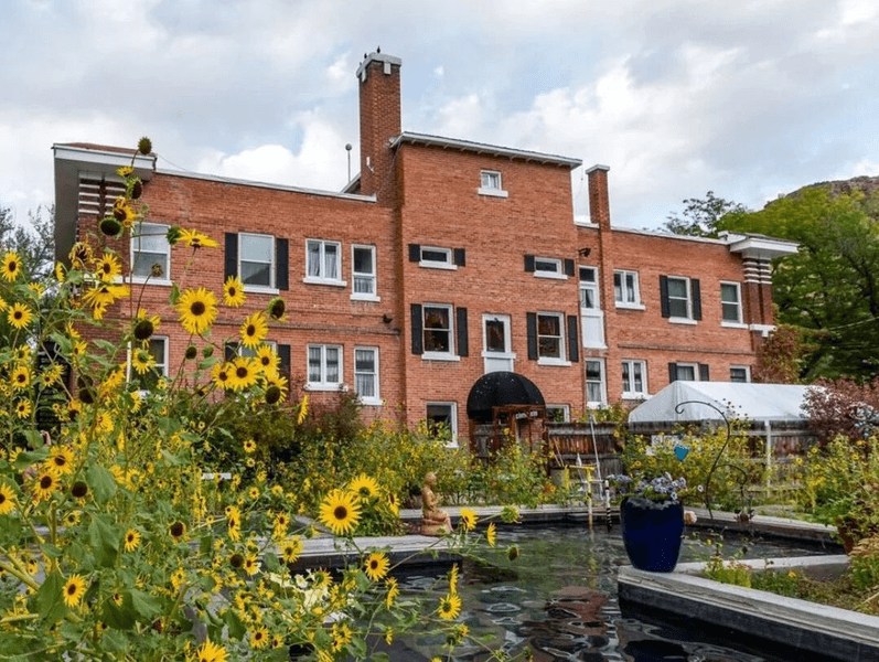 Lava Hot Springs Inn